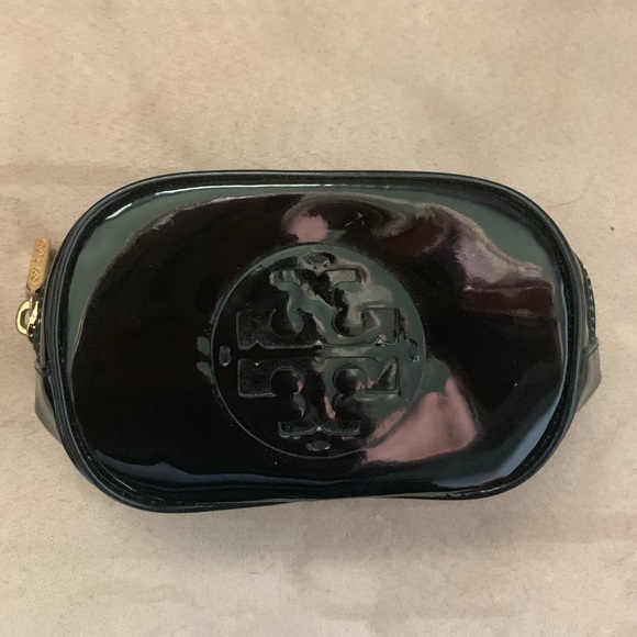 Tory Burch Accessories - 💄Tory Burch patent make up pouch 💄